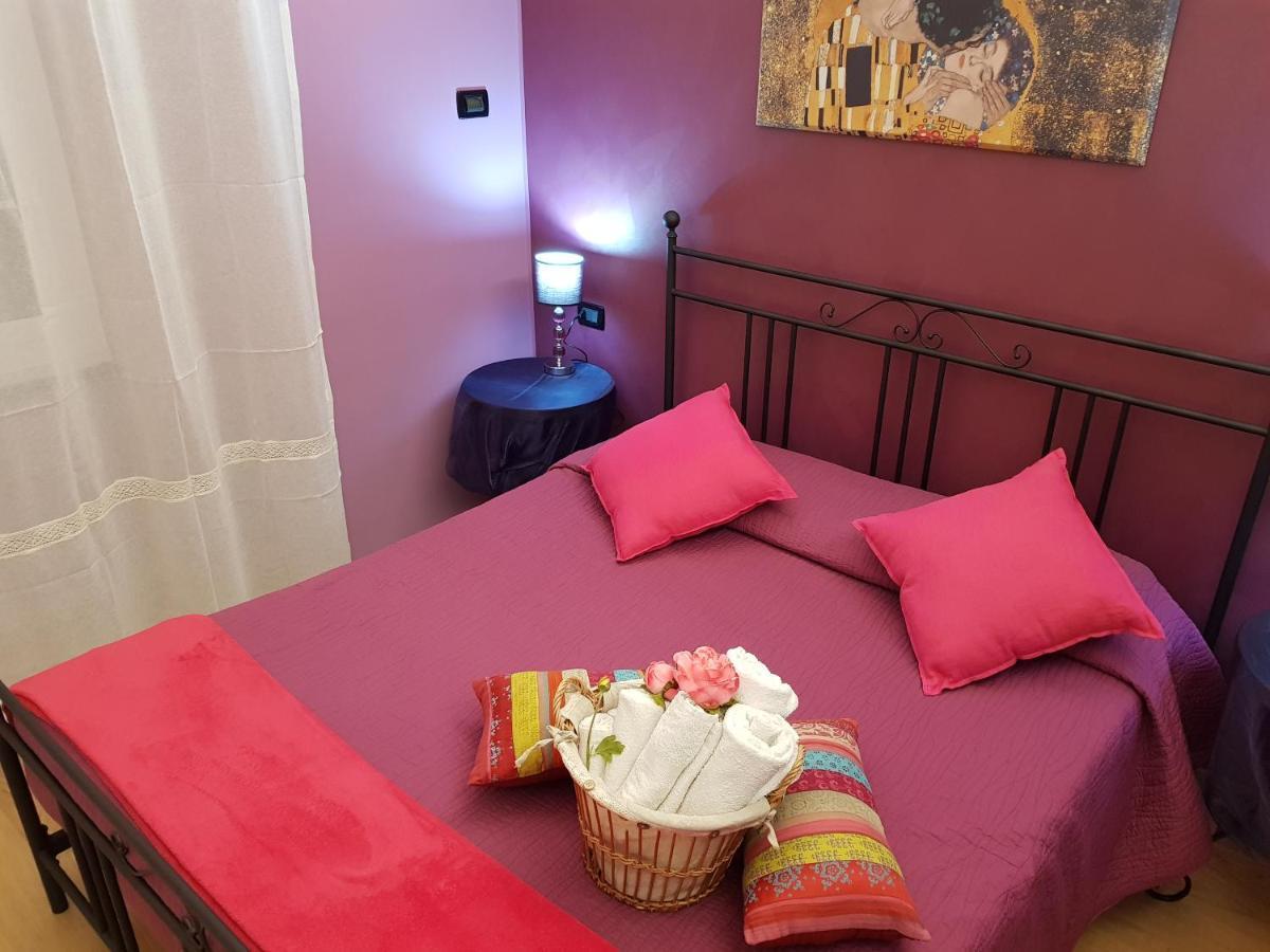 Ghiro Ghiotto Bed & Breakfast Pietra Ligure Exterior photo