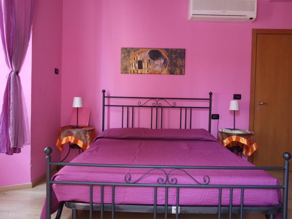 Ghiro Ghiotto Bed & Breakfast Pietra Ligure Exterior photo
