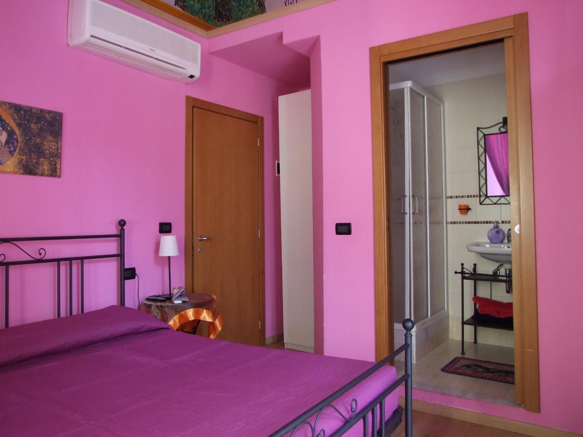 Ghiro Ghiotto Bed & Breakfast Pietra Ligure Exterior photo