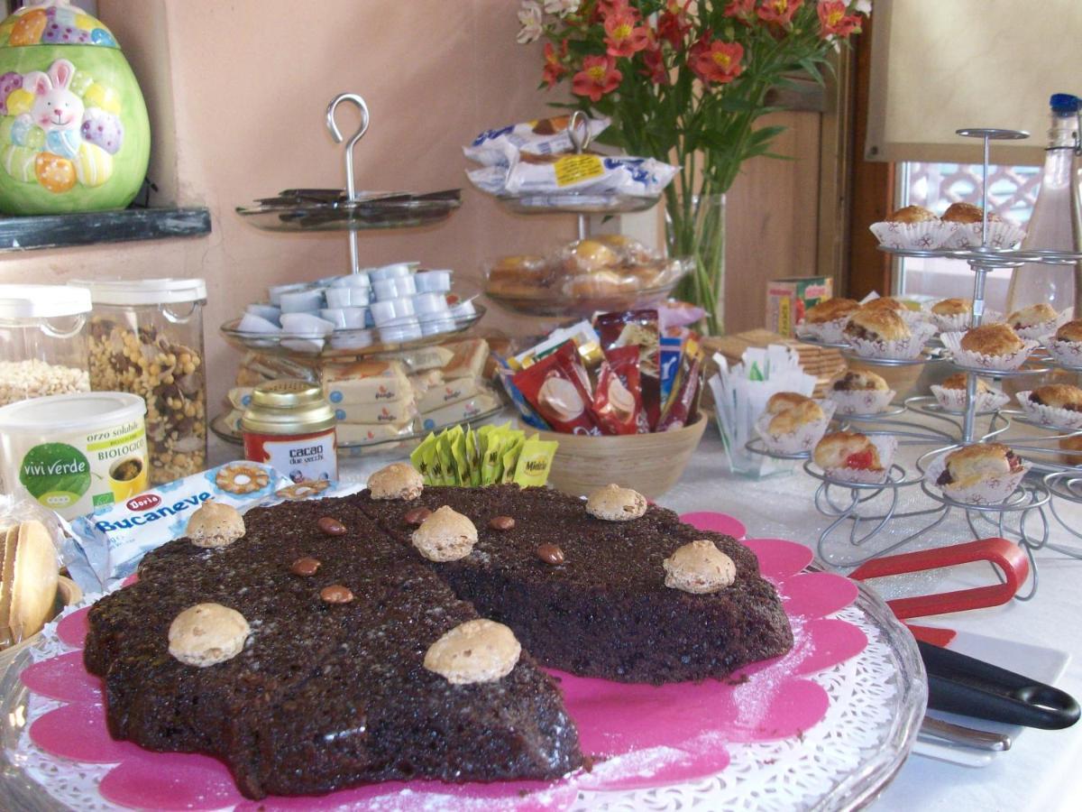 Ghiro Ghiotto Bed & Breakfast Pietra Ligure Exterior photo