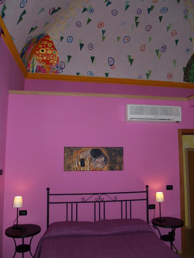 Ghiro Ghiotto Bed & Breakfast Pietra Ligure Exterior photo