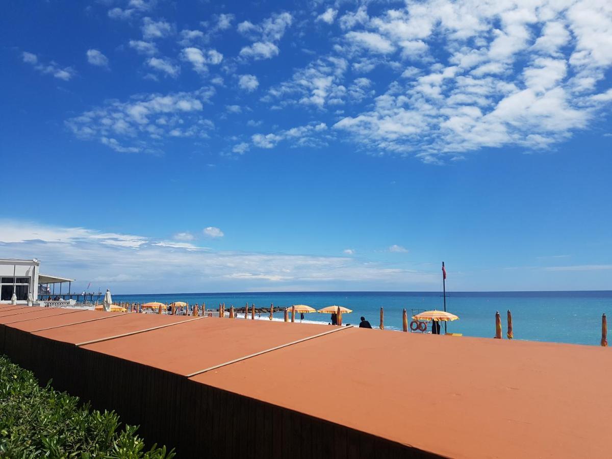 Ghiro Ghiotto Bed & Breakfast Pietra Ligure Exterior photo