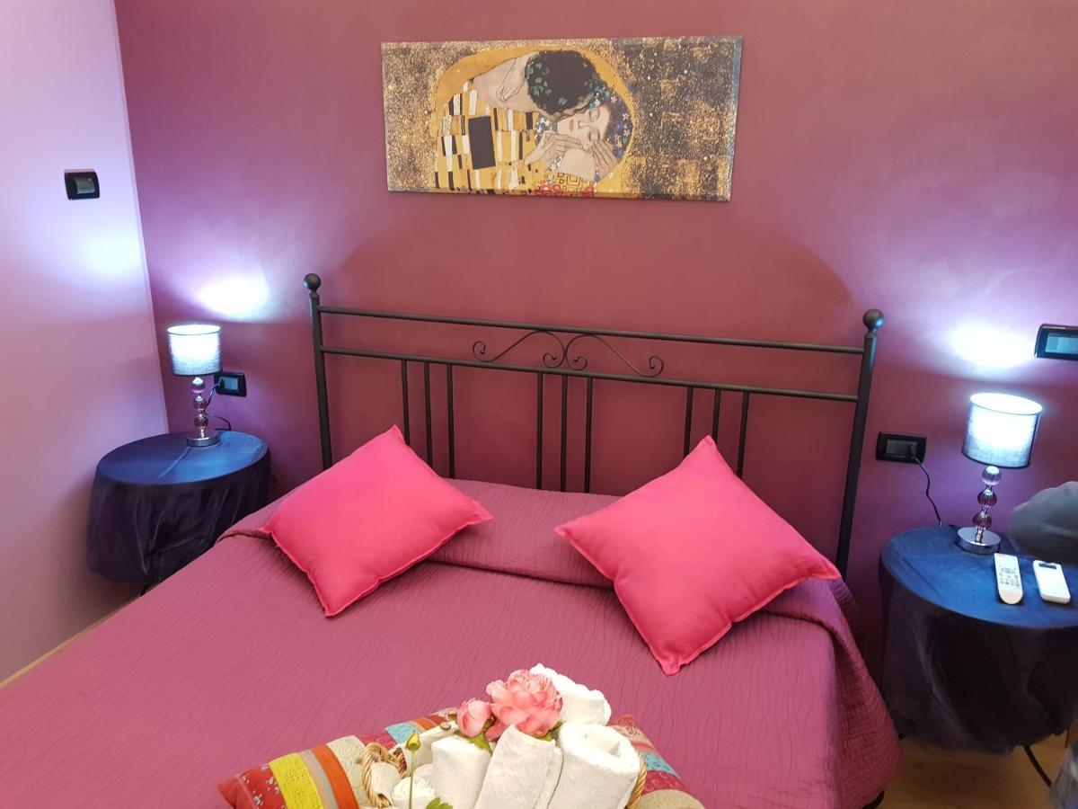 Ghiro Ghiotto Bed & Breakfast Pietra Ligure Exterior photo
